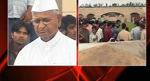 अन्ना हजारे ने राजघाट पर किया मौन व्रत । जनसमर्थन