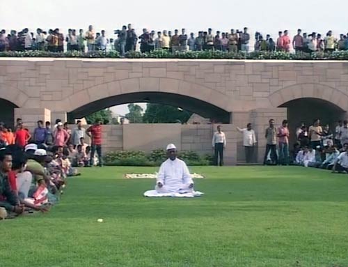 अन्ना हजारे ने राजघाट पर किया मौन व्रत । जनसमर्थन