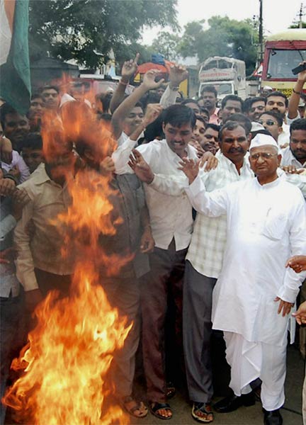 04 अगस्त 2011: तस्वीरों में देखें दिनभर की बड़ी खबरें | पढ़ें