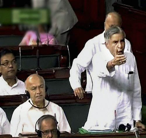 अन्‍ना तिहाड़ में लेकिन हल्‍ला लोकसभा में | उमड़ा जनसैलाब