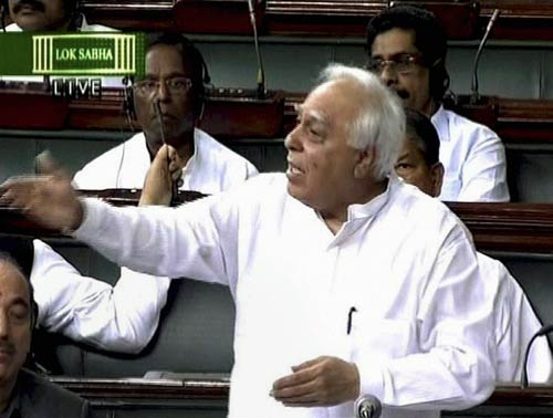 अन्‍ना तिहाड़ में लेकिन हल्‍ला लोकसभा में | उमड़ा जनसैलाब