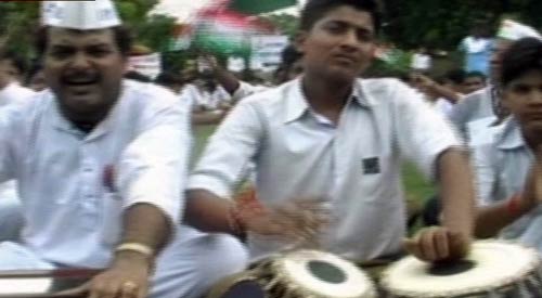 ये हैं अन्ना के अलबेले समर्थक... | सड़कों पर समर्थन