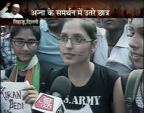 ये हैं अन्ना के अलबेले समर्थक... | सड़कों पर समर्थन