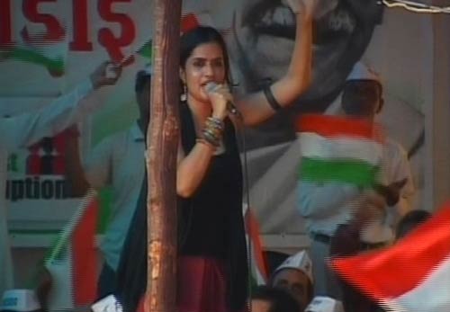 ये हैं अन्ना के अलबेले समर्थक... | सड़कों पर समर्थन