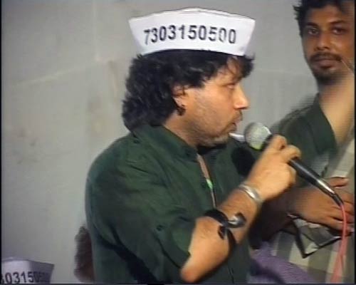 ये हैं अन्ना के अलबेले समर्थक... | सड़कों पर समर्थन