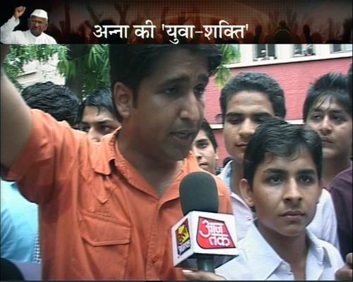 ये हैं अन्ना के अलबेले समर्थक... | सड़कों पर समर्थन