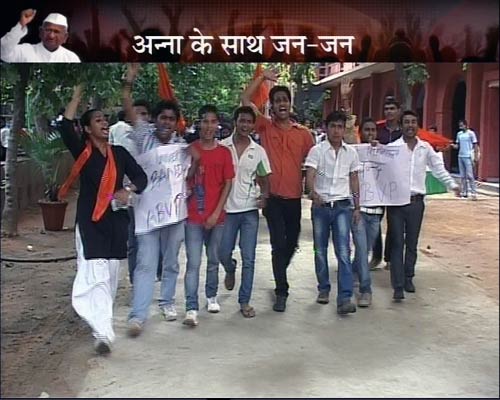 ये हैं अन्ना के अलबेले समर्थक... | सड़कों पर समर्थन