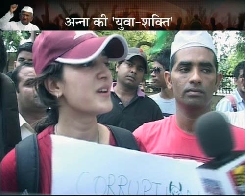 ये हैं अन्ना के अलबेले समर्थक... | सड़कों पर समर्थन