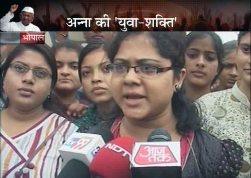 ये हैं अन्ना के अलबेले समर्थक... | सड़कों पर समर्थन