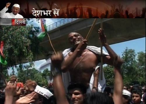 ये हैं अन्ना के अलबेले समर्थक... | सड़कों पर समर्थन