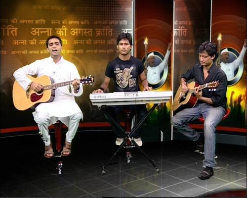 ये हैं अन्ना के अलबेले समर्थक... | सड़कों पर समर्थन