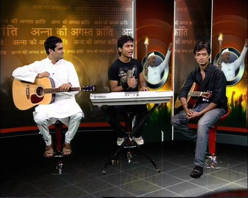 ये हैं अन्ना के अलबेले समर्थक... | सड़कों पर समर्थन