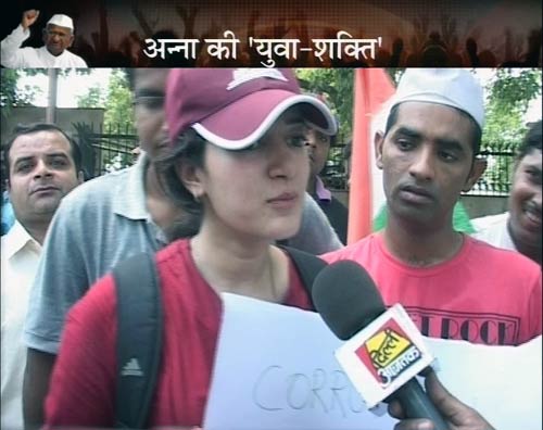 ये हैं अन्ना के अलबेले समर्थक... | सड़कों पर समर्थन