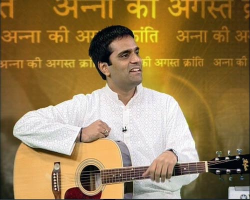 ये हैं अन्ना के अलबेले समर्थक... | सड़कों पर समर्थन