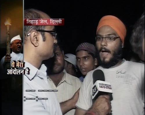 ये हैं अन्ना के अलबेले समर्थक... | सड़कों पर समर्थन