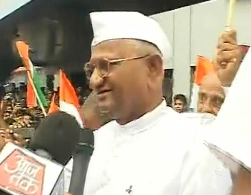 दिल्‍ली से पहले मुंबई में अन्‍ना की अगस्‍त क्रांति...