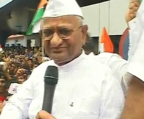 दिल्‍ली से पहले मुंबई में अन्‍ना की अगस्‍त क्रांति...