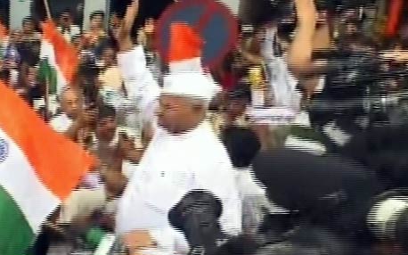 दिल्‍ली से पहले मुंबई में अन्‍ना की अगस्‍त क्रांति...