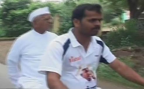 दिल्‍ली से पहले मुंबई में अन्‍ना की अगस्‍त क्रांति...