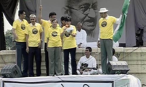 देश में उठी अन्‍ना की लहर... | अलबेले समर्थक...