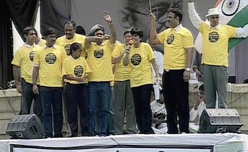 देश में उठी अन्‍ना की लहर... | अलबेले समर्थक...