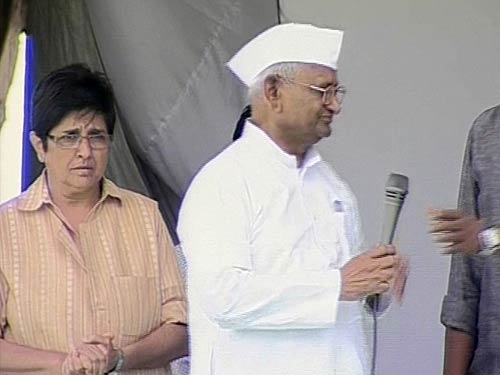 देश में उठी अन्‍ना की लहर... | अलबेले समर्थक...