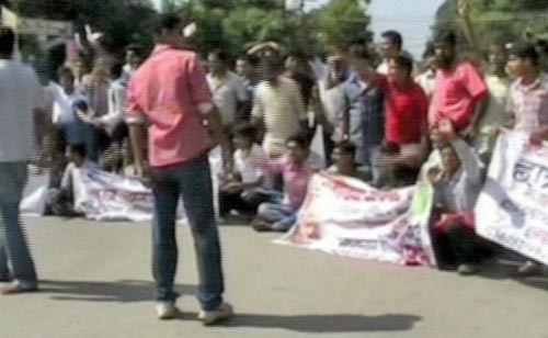 अन्‍ना के समर्थन में उतरा जनसैलाब | जेल गए अन्ना