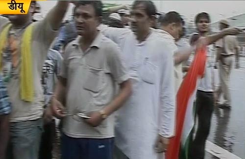 अन्‍ना के समर्थन में उतरा जनसैलाब | जेल गए अन्ना