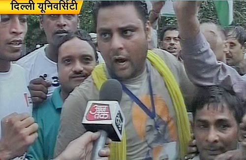 अन्‍ना के समर्थन में उतरा जनसैलाब | जेल गए अन्ना