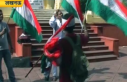 अन्‍ना के समर्थन में उतरा जनसैलाब | जेल गए अन्ना