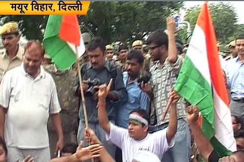 अन्‍ना के समर्थन में उतरा जनसैलाब | जेल गए अन्ना