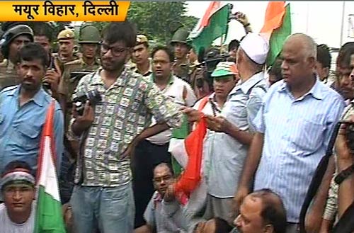 अन्‍ना के समर्थन में उतरा जनसैलाब | जेल गए अन्ना