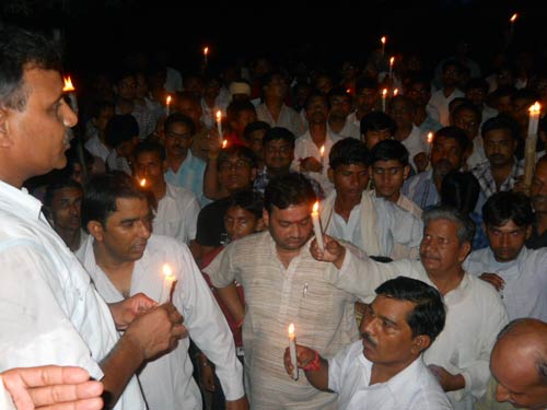अन्ना के आंदोलन पर आपकी भेजी तस्वीरें | सड़कों पर समर्थक