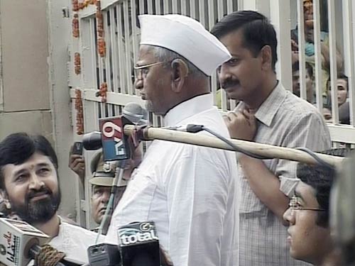 तिहाड़ से रामलीला मैदान पहुंचे अन्‍ना | आपकी तस्‍वीरें