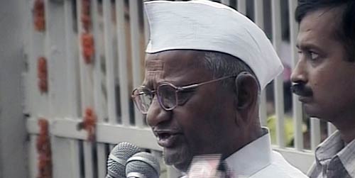 तिहाड़ से रामलीला मैदान पहुंचे अन्‍ना | आपकी तस्‍वीरें