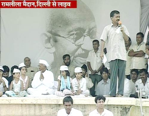 अन्‍ना हजारे ने तोड़ा अनशन...| जनसंसद की जीत का जश्‍न