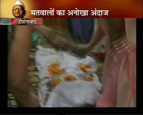 अन्‍ना के 'मत-वाले' समर्थक । अन्ना के अलबेले समर्थक...