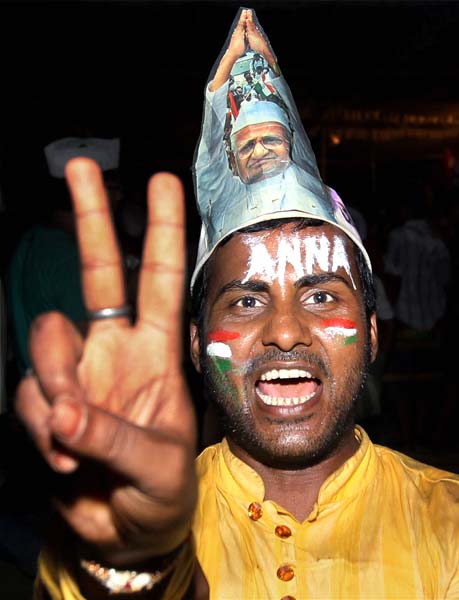 अन्‍ना हजारे ने तोड़ा अनशन...| जनसंसद की जीत का जश्‍न