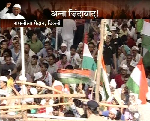 अन्‍ना हजारे ने तोड़ा अनशन...| जनसंसद की जीत का जश्‍न