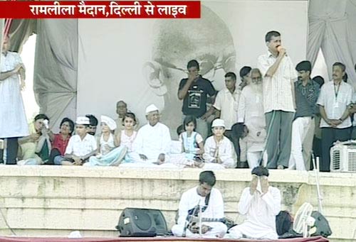 अन्‍ना हजारे ने तोड़ा अनशन...| जनसंसद की जीत का जश्‍न