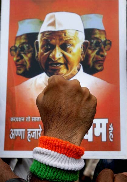 मैं भी अन्‍ना, तू भी अन्‍ना, हम सब अन्‍ना... | अन्‍ना गिरफ्तार