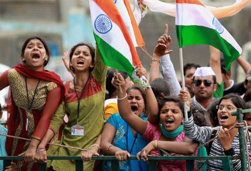 दिल में अन्ना, हर हाथ में तिरंगा | उमड़ा जनसैलाब