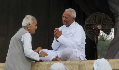 मैं भी अन्‍ना, तू भी अन्‍ना, हम सब अन्‍ना... | अन्‍ना गिरफ्तार