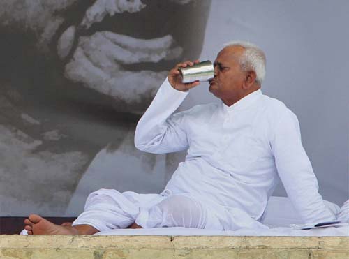 मैं भी अन्‍ना, तू भी अन्‍ना, हम सब अन्‍ना... | अन्‍ना गिरफ्तार