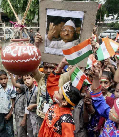 मैं भी अन्‍ना, तू भी अन्‍ना, हम सब अन्‍ना... | अन्‍ना गिरफ्तार