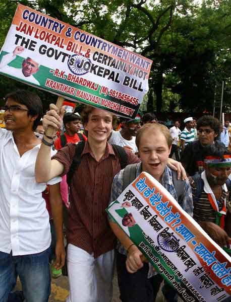 मैं भी अन्‍ना, तू भी अन्‍ना, हम सब अन्‍ना... | अन्‍ना गिरफ्तार