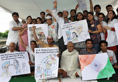 अन्‍ना के आंदोलन में कैसे-कैसे नारे... | फोटो: अलबेले समर्थक