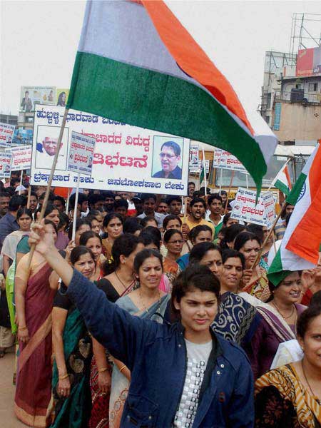 दिल में अन्ना, हर हाथ में तिरंगा | उमड़ा जनसैलाब