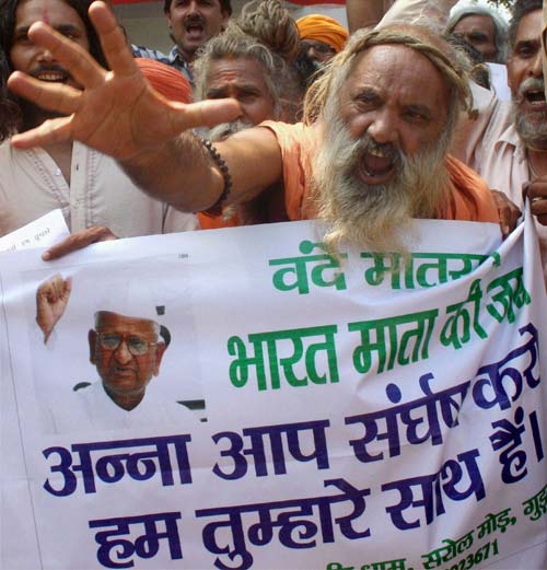 मैं भी अन्‍ना, तू भी अन्‍ना, हम सब अन्‍ना... | अन्‍ना गिरफ्तार