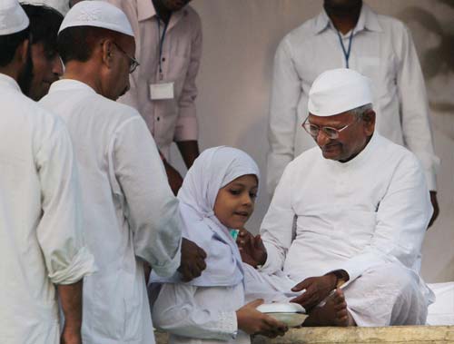 मैं भी अन्‍ना, तू भी अन्‍ना, हम सब अन्‍ना... | अन्‍ना गिरफ्तार